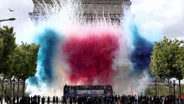 El PSG disfruta su paseo triunfal por los Campos Elíseos