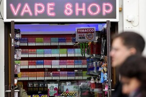 Reino Unido prohibió la venta y suministro de vapeadores desechables - 1000 Noticias