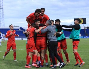 Versus / Libertad llega a 26 títulos y se acerca a Cerro Porteño