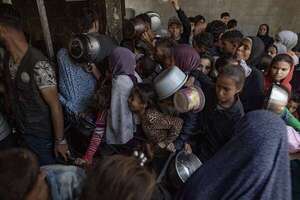 Denuncian la muerte de “decenas de palestinos” que buscaban comida en Gaza - Mundo - ABC Color