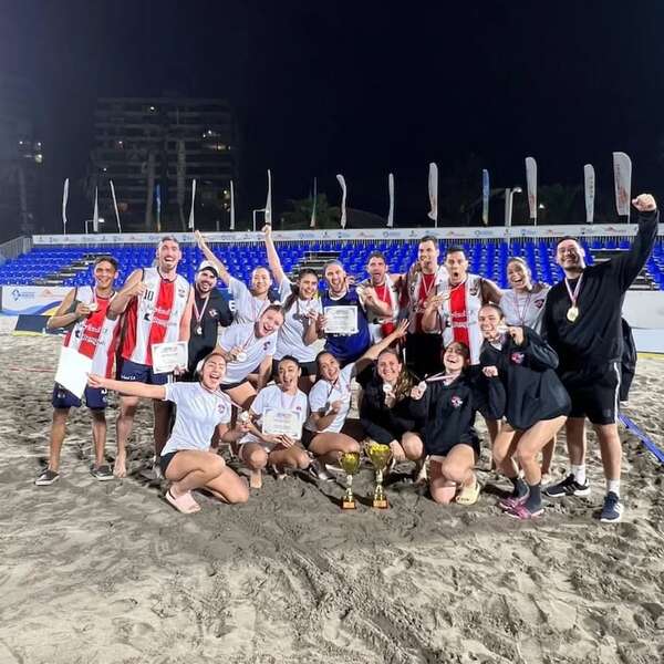 Open Beach Handball Iquique 2025: Festejo Mbareté - Polideportivo - ABC Color