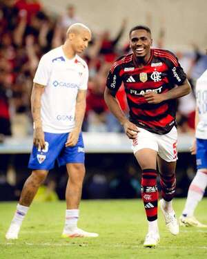 Flamengo golea y asume el liderato del Brasileirão - Fútbol Internacional - ABC Color