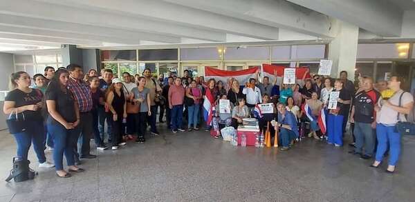 Crisis en Caja Municipal: colectan productos no perecederos para jubilados - Nacionales - ABC Color