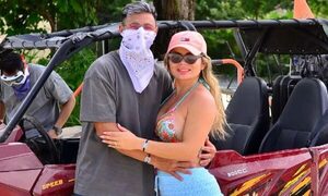 (GALERÍA) ¡Mirá la pinta que peló Blas Riveros para choferear a Dahiana Bresanovich en Punta Cana!