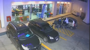Detienen a hombre que cargaba combustible y huía sin pagar - 1000 Noticias