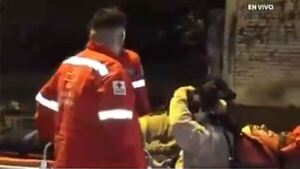¡Fiel compañero! Un perrito se aferró a su dueño herido en accidente de tránsito