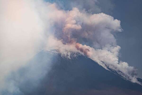 El volcán italiano Etna registra una potente erupción con coladas piroclásticas - Mundo - ABC Color