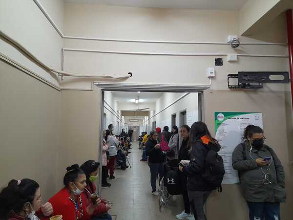 Frío reduce consultas en urgencias, pero aumentan casos graves en menores y adultos mayores