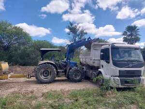 Intendente de Pinasco también alega orfandad del MOPC para reparar caminos de la zona - Noticias del Chaco - ABC Color