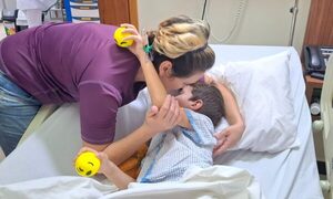 Niño atropellado regresa a casa tras 18 días hospitalizado