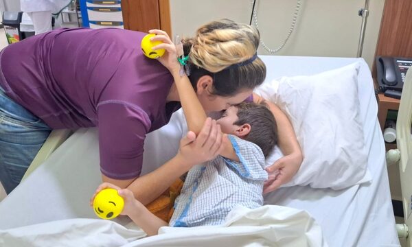 Niño atropellado regresa a casa tras 18 días hospitalizado
