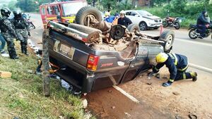 Policía ebrio causó grave accidente en la ruta Luque-San Bernardino •