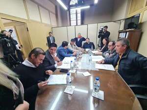 Cartista Aguilera preside comisión para Ciudad del Este y el miércoles citan al Contralor y Prieto - Política - ABC Color