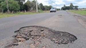 Ypané: ruta de G. 4 mil millones minada de baches - Nacionales - ABC Color