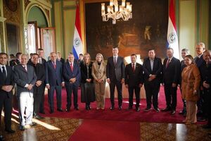 ANDE firma contrato por US$ 96 millones para construir l铆nea de 220 KV en el Chaco