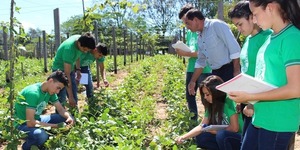 Feria de La Finca Escolar: La cosecha de un bachillerato en auge • PARAGUAY TV