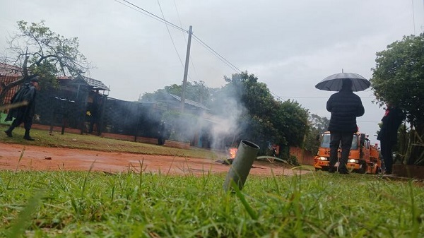 Crimen de Fernanda Benítez: Vecinos incendian casa de sospechoso y autopsia revela detalles