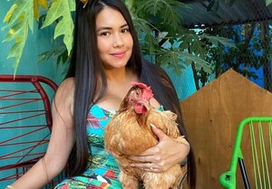 Los seguidores de Laurys le preguntan cómo hace Hortensia para conseguir contratos si es solo una gallina - Teleshow