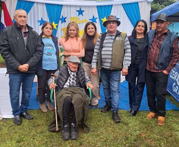 Colono de Santaní cumple 100 años de vida rodeado de familiares y amigos - Nacionales - ABC Color
