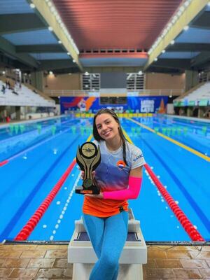 Camilo Villalba y Fiorella Mateos destacan en el Open de Natación 2025 - Polideportivo - ABC Color