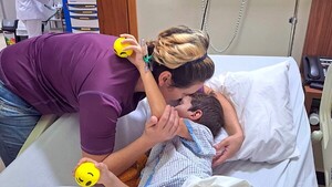 Niño atropellado por moto vuelve a su casa, tras 18 días en terapia intensiva