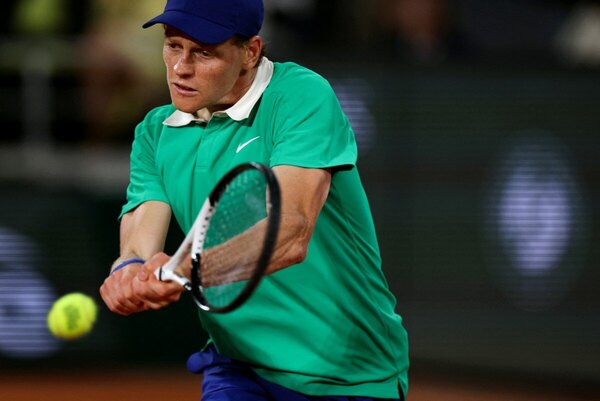 Versus / Sinner prosigue en modo imperial su operación conquista de Roland Garros
