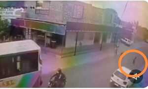 (Video) Niño de 10 años cruzó la ruta en Capiatá sin precaución fue atropellado