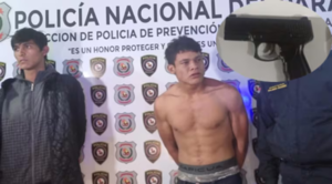 Sorprenden a ladrones que planeaban asaltar a estudiantes con un arma de juguete