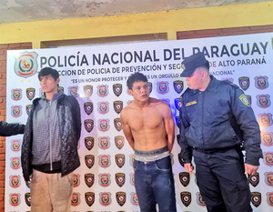 Comisario frustra asalto y detiene a dos delincuentes con réplica de pistola - La Clave