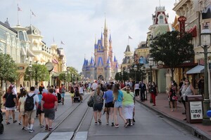 Disney despide a cientos de empleados para afrontar ca铆da de TV tradicional