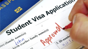 Donald Trump frenó las visas y deja en suspenso a estudiantes paraguayos