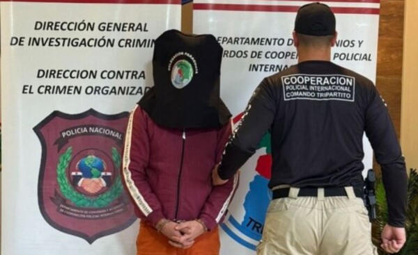 Tres brasileños fueron expulsados del país anoche