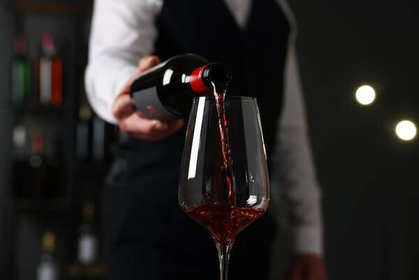 Día del Sommelier: una fecha para celebrar a los maestros del vino - Gastronomía - ABC Color