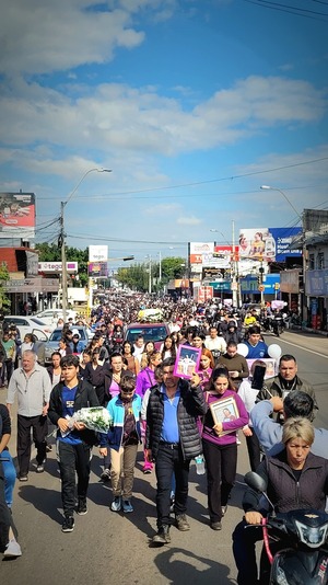 La despedida final a María Fernanda: una multitud le dijo adiós - 1000 Noticias