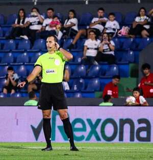 David Ojeda, aplazado por no otorgar penal a Olimpia - Fútbol - ABC Color