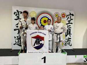 Karate: Festejo en el Dojo del ATC - Polideportivo - ABC Color