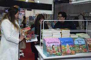 Cuentos, charlas y más ofrece hoy el programa de la FIL Asunción - Literatura - ABC Color