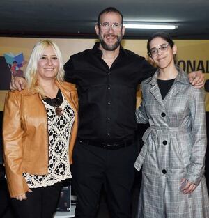 FIL 2025: Presentaron libro “Vender es fácil” - Sociales - ABC Color