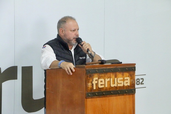 Feria Mbarete vendió más de 2.300 terneros a Gs. 19.864 de promedio