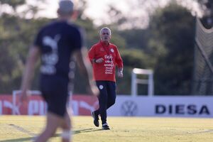 Alfaro afina los detalles en la Albirroja para enfrentar a Uruguay | Unicanal