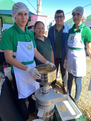 Estudiantes participan en Feria de la finca escolar y lanzan Proyecto “Mi árbol sembrando conciencia” - .::Agencia IP::.