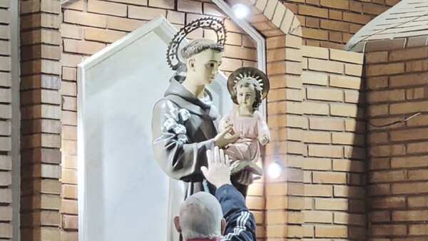 Los pedidos que le hacen a San Antonio durante 13 días
