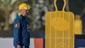 La selección de Brasil llega a Ecuador con Ancelotti enfocado en alistar su debut