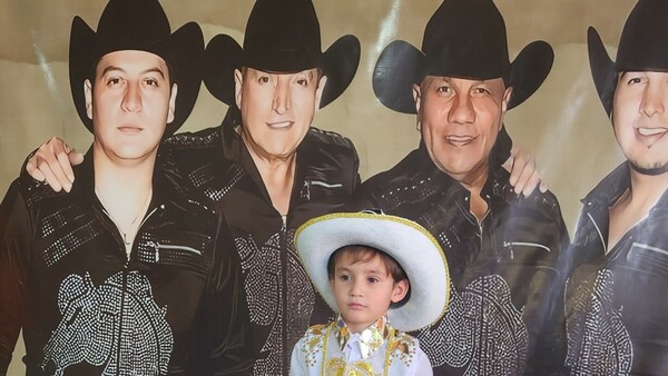 Mario, el pequeño de 5 años fanático del grupo Bronco que sueña en conocer a sus ídolos