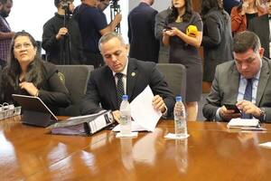 Prieto incurrió en violación constante y permanente de Ley de Contrataciones Públicas, ratifica contralor