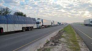 AUDIO: Camioneros piden agilizar tránsito fronterizo con Argentina y cuestionan extrema lentitud - A La Gran 7-30 - ABC Color