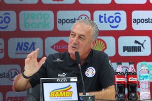 Versus / ¡Confianza total! Gustavo Alfaro renueva su apoyo a "Gatito" Fernández