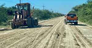La Nación / MOPC redobla trabajos de restablecimiento de caminos inundados en el Chaco