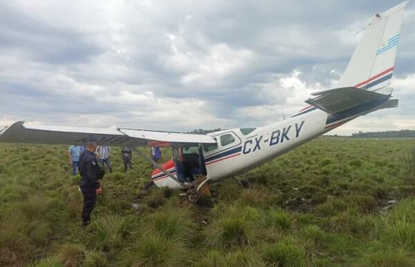 Avioneta robada en Uruguay aparece estrellada en San Pedro del Paraná - Policiales - ABC Color
