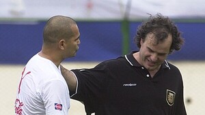 ¿Cómo le fue a Bielsa enfrentando a la Albirroja en las Eliminatorias?